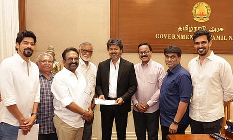 முதல்-அமைச்சரின் பொது நிவாரண நிதிக்கு ரூ.10 லட்சம் வழங்கிய தமிழ் திரைப்பட  தயாரிப்பாளர்கள் சங்கம்