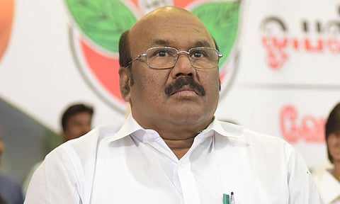 அதிமுக மாவட்ட செயலாளர்கள் கூட்டம்: முன்னாள் அமைச்சர் ஜெயக்குமார் புறக்கணிப்பு
