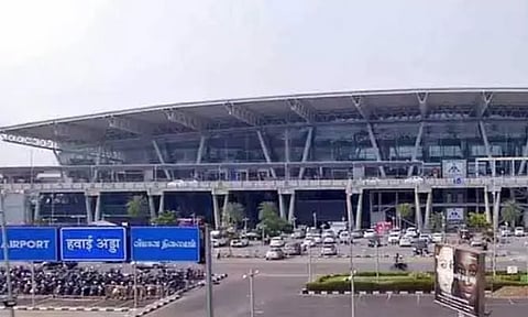 சென்னையில் பலத்த காற்று: விமான சேவைகள் பாதிப்பு