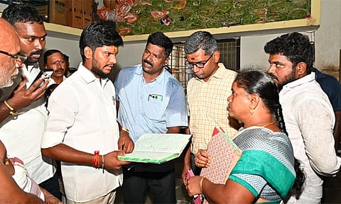 ஸ்ரீரங்கம் கோவிலில் அறநிலையத்துறை அமைச்சர் ரமேஷ் ஆய்வு 