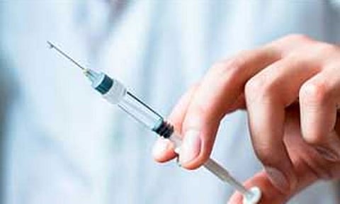 சிசிகிச்சைக்கு வந்த மாணவி.. மயக்க ஊசி செலுத்தி டாக்டர் செய்த செயல்