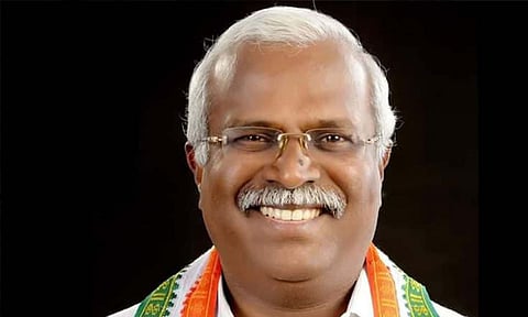 திருச்செந்தூருக்கு சிறப்பு ரெயில்கள் இயக்க வேண்டும்: ராபர்ட் புரூஸ் எம்.பி. கோரிக்கை
