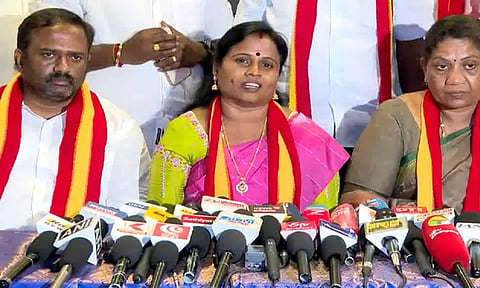 சுயநலத்திற்காக அல்ல, சுயமரியாதைக்காக ராஜினாமா; பதவி விலகிய 3 எம்.எல்.ஏ.க்கள் விளக்கம்

