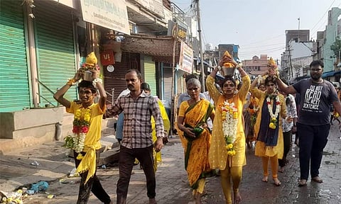 மதுரை மாவட்டம் சோழவந்தான் ஜெனகை மாரியம்மன் கோவில் வைகாசி திருவிழா, பால்குட ஊர்வலம்