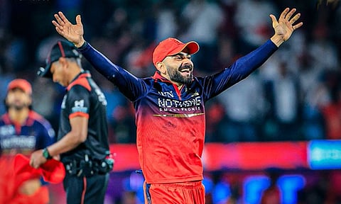 ஆர்சிபி ரசிகர்களுக்கு டபுள் டிரீட்... இறுதிப்போட்டிக்கு தகுதி பெற்றதோடு  உலக சாதனை படைத்த விராட் கோலி