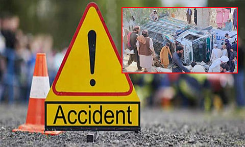 
ஆப்கானிஸ்தான்:  அகதிகளை ஏற்றி சென்ற லாரி கவிழ்ந்து 22 பேர் பலி
