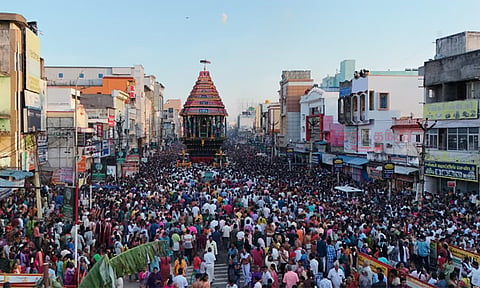 காஞ்சிபுரம் வரதராஜ பெருமாள் கோவிலில் தேரோட்டம் - திரளான பக்தர்கள் பங்கேற்பு