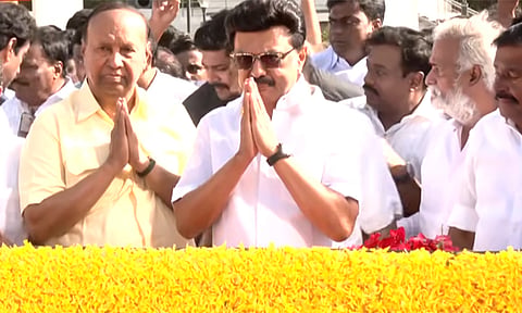 103-வது பிறந்தநாள்: கருணாநிதி நினைவிடத்தில் மு.க.ஸ்டாலின் மரியாதை