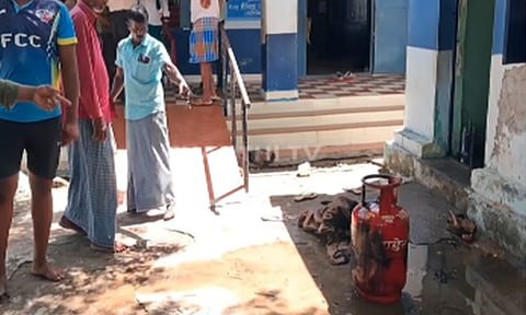 திருவண்ணாமலை தொடக்கப்பள்ளி சிலிண்டர் பற்றி எரிந்ததால் பரபரப்பு - ஓட்டம் பிடித்த மாணவர்கள்
