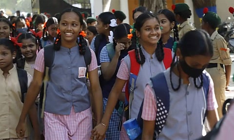 கோடை விடுமுறை முடிந்து பள்ளிகள் இன்று திறப்பு.. மாணவர்கள் உற்சாகம்..!