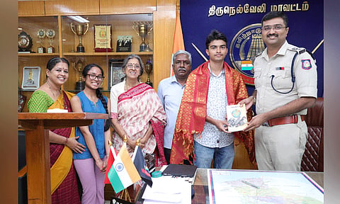 மாணவருக்கு எஸ்.பி. பாராட்டு