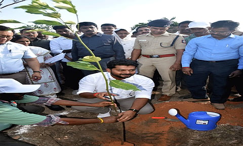 இயற்கை வளங்கள் துறை அமைச்சர் டாக்டர் டிகே.பிரபு