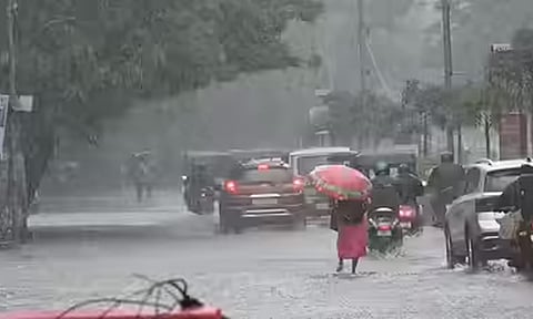 கேரளாவில் வெளுத்து வாங்கும் கனமழை; 6 பேர் பலி
