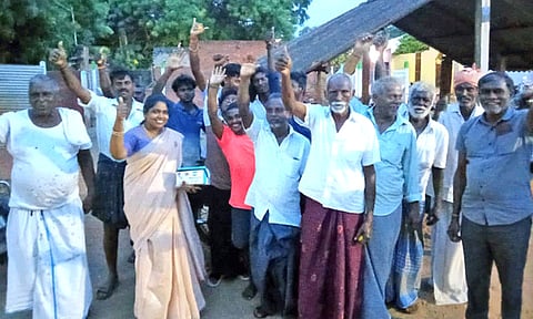 இனிப்புகள் வழங்கி கொண்டாட்டம்