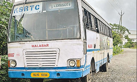 பணிமனையில் நின்ற அரசு பஸ் திருட்டு: மர்ம ஆசாமிக்கு போலீசார் வலைவீச்சு