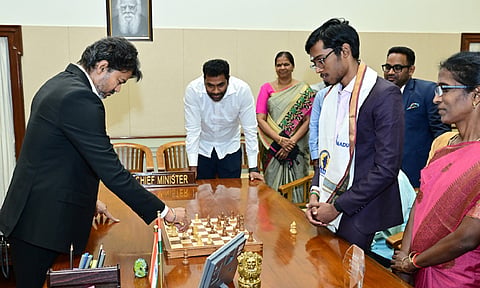 முதல்-அமைச்சர் விஜய்யுடன் செஸ் விளையாடிய அனுபவம்... மனம் திறந்த பிரக்ஞானந்தா