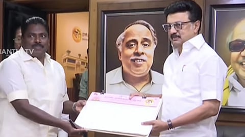 அ.தி.மு.க. முன்னாள் அமைச்சர் பெஞ்சமின் தி.மு.க.வில் இணைந்தார்