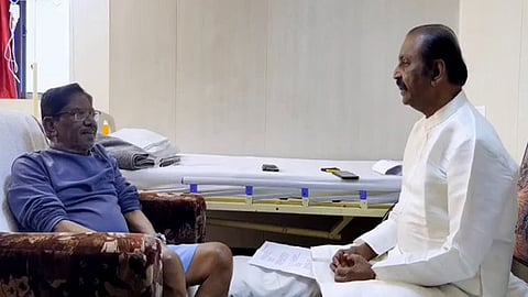 பாரதிராஜா உடனான வீடியோவை பகிர்ந்த வைரமுத்து