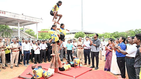 விளையாட்டு அரங்கத்தில் அமைச்சர் ஆதவ் அர்ஜுனா