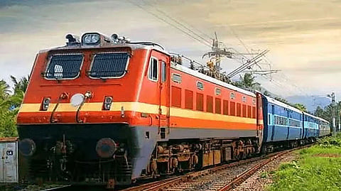 சிறப்பு ரெயில் சேவை நீட்டிப்பு