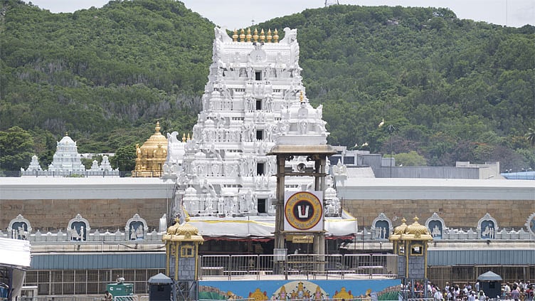 திருப்பதியில் கூட்டம் அலைமோதுகிறது; சாமி தரிசனம் செய்ய 14 மணி நேரமாகிறது
