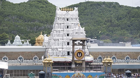 திருப்பதியில் கூட்டம் அலைமோதுகிறது; சாமி தரிசனம் செய்ய 14 மணி நேரமாகிறது