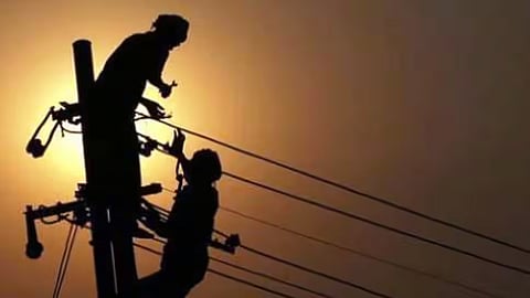மின்சார கேபிள் பழுதுகளை சீரமைக்க சிறப்புக்குழு சென்னை வருகை