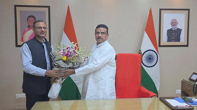 ரிசர்வ் வங்கி ஆளுநரை சந்தித்த மேற்கு வங்காள முதல்-மந்திரி சுவேந்து அதிகாரி