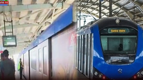 நிறுத்தம் வந்தும் திறக்காத மெட்ரோ ரெயில் கதவுகள்: பயணிகள் அதிர்ச்சி.!