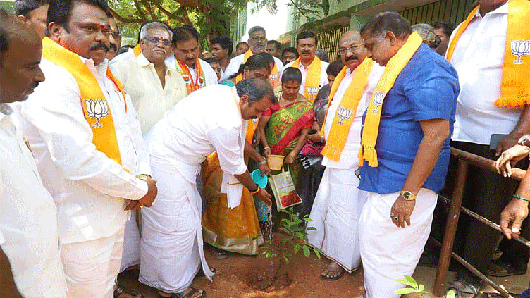 சுற்றுச்சூழல் பாதுகாப்பில் ஒவ்வொருவரும் பங்கெடுக்க வேண்டும் - எல்.முருகன்