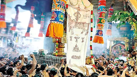 சிதம்பரம் நடராஜர் கோவிலில் ஆனித்திருமஞ்சன உற்சவம் கொடியேற்றத்துடன் தொடக்கம்!