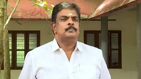 சபரிமலை தங்கம் அபகரிப்பு விவகாரம்: கைதான கோவில் முன்னாள் நிர்வாக அதிகாரி ‘திடீர்’ மரணம்