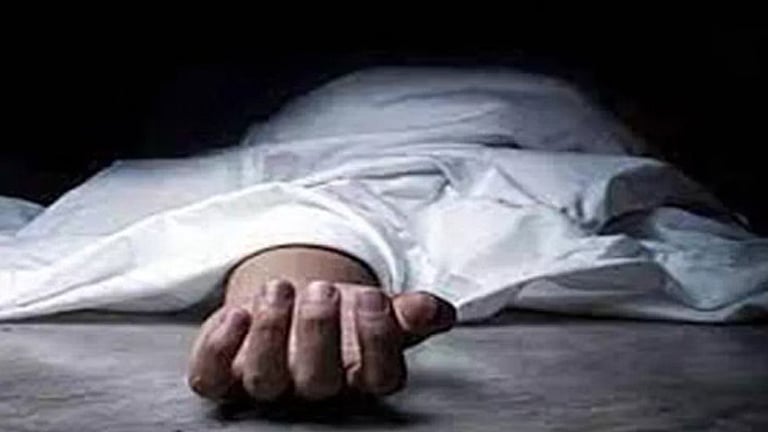 குற்றாலம் அருவியில் குளித்துக்கொண்டிருந்த பெண் திடீர் உயிரிழப்பு.!