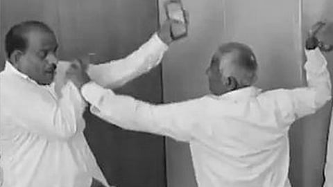 அரசு அதிகாரியை தாக்கிய விவசாயி
