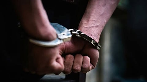 லிப்டில்' பயணித்த பெண்களுக்கு பாலியல் தொல்லை - தனியார் நிறுவன ஊழியர் கைது