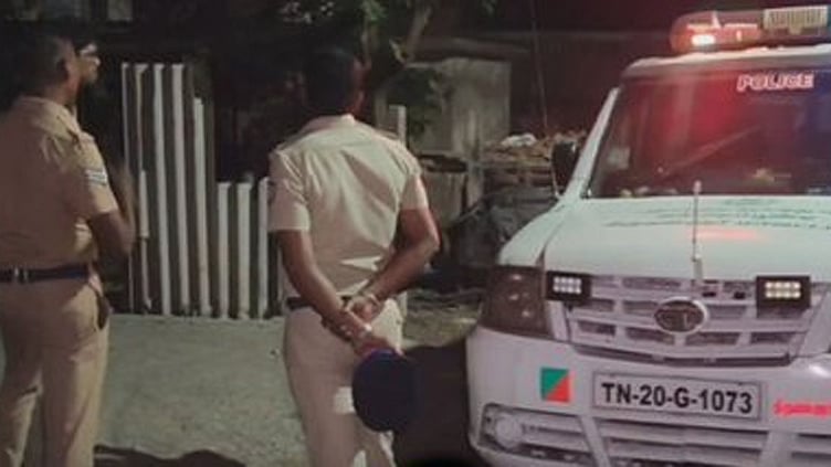 திருவள்ளூர்: 3 வயது குழந்தை கூட்டு பாலியல் வன்கொடுமை செய்யப்பட்டு முட்புதரில் வீசப்பட்ட கொடூரம்