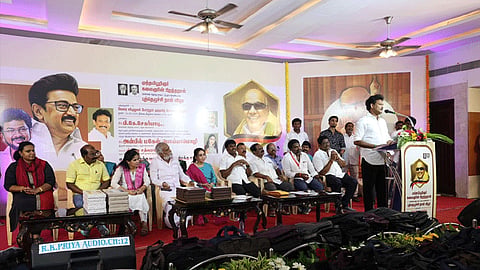 முன்னாள் பள்ளிகல்வித்துறை அமைச்சர் அன்பில் மகேஷ் 