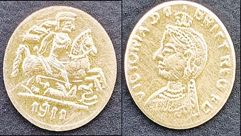செம்பு காசுகளால்