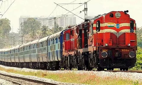 ரெயிலில் கூடுதல் பெட்டிகள் இணைப்பு