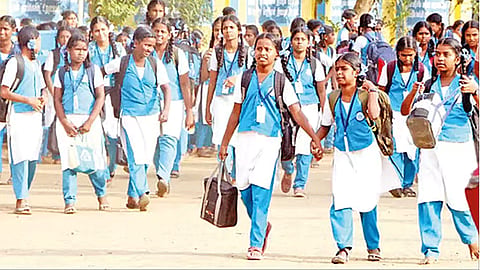 பள்ளி மாணவர்கள்