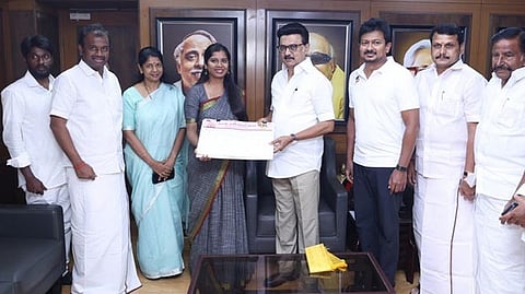 காங்கிரஸ் தேசிய இளைஞரணி செயலாளர் ஸ்ரீநிதி தி.மு.க.வில் இணைந்தார்
