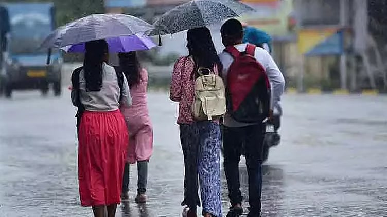 13 மாவட்டங்களில் மதியம் 1 மணி வரை மழைக்கு வாய்ப்பு
