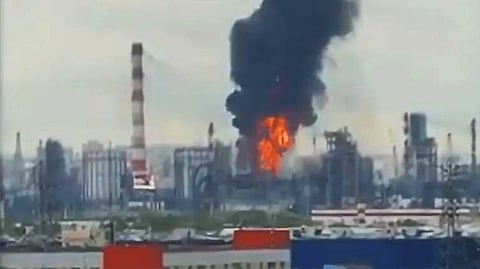 
ரஷியா எண்ணெய் சுத்திகரிப்பு ஆலை மீது மீண்டும் உக்ரைன் தாக்குதல்
