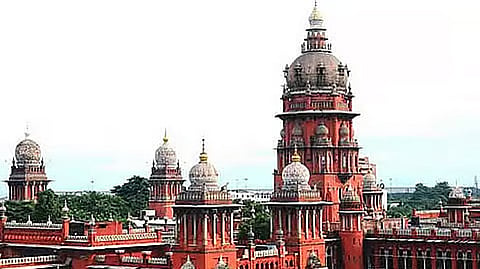 முறைகேடாக பணி நியமனம் செய்யப்பட்ட 54 இளநிலை உதவியாளர்களை பணி நீக்கம் - ஐகோர்ட்டு அதிரடி உத்தரவு