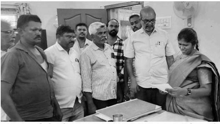 நெல்லை அருகே டீ கடையில் சோதனை என்ற பெயரில்  அத்துமீறல் -  அதிகாரிகள் மீது வியாபாரிகள் புகார்
