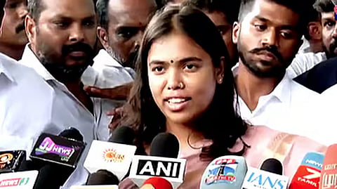 ‘தொழில் முதலீடு ஆந்திராவுக்கு சென்றது குறித்து சட்டமன்றத்தில் பதில் அளிப்பேன்’ - அமைச்சர் கீர்த்தனா 