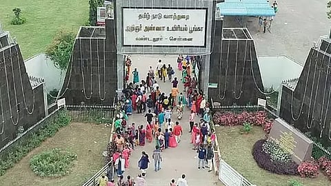 வண்டலூர் உயிரியல் பூங்காவில் அனைவரையும் அனுமதிக்க அமைச்சர் உத்தரவு