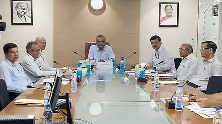 தமிழகத்துக்கு 40 டிஎம்சி தண்ணீர் திறக்க கர்நாடகாவுக்கு காவிரி மேலாண்மை ஆணையம் உத்தரவு 