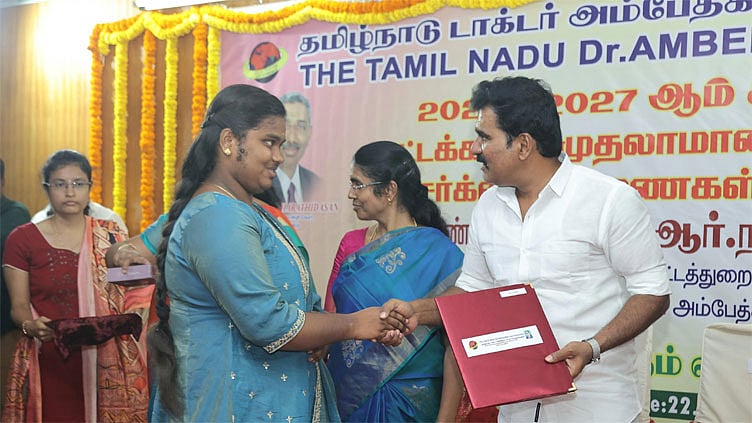 மாணவர்களின் கனவுகளை நனவாக்க தொடர்ந்து துணை நிற்போம் - சி.டி.ஆர். நிர்மல் குமார்