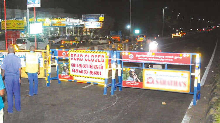 திருச்சியில் பராமரிப்பு பணிக்காக காவிரி பழைய பாலம் மூடல்: போக்குவரத்து மாற்றம்